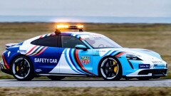 La Porsche Taycan elettrica sarà la safety car in Formula E La Porsche Taycan elettrica sarà la safety car in Formula E