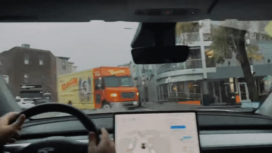 Dopo aver visto questo video, avrete meno fiducia nel Full Self Driving di Tesla