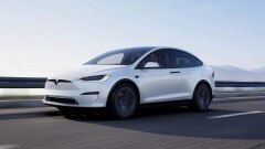 Tesla ha rimosso i radar dalle sue auto. Poi sono esplose le segnalazioni di "frenate fantasma" Tesla ha rimosso i radar dalle sue auto. Poi sono esplose le segnalazioni di "frenate fantasma"