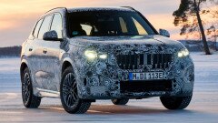 La nuova BMW iX1 affronta il Circolo Polare Artico prima del debutto La nuova BMW iX1 affronta il Circolo Polare Artico prima del debutto