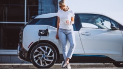 Incentivi auto elettriche e ibride 2022: partono oggi, ecco chi li può avere Incentivi auto elettriche e ibride 2022: partono oggi, ecco chi li può avere