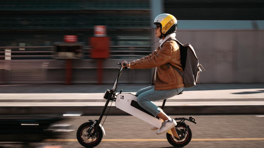 Tom, tutti i dettagli del ciclomotore elettrico trolley