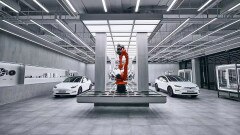 Tesla alza il tiro: apre in Cina lo store più bello di sempre Tesla alza il tiro: apre in Cina lo store più bello di sempre