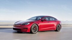 Tesla implementa la possibilità di controllare i tergicristalli dal volante Tesla implementa la possibilità di controllare i tergicristalli dal volante