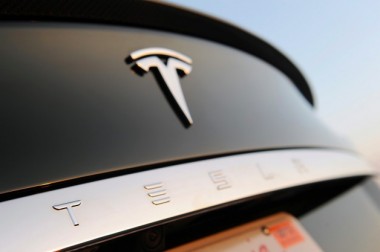 Tesla annuncia la Model 3 Tesla annuncia la Model 3