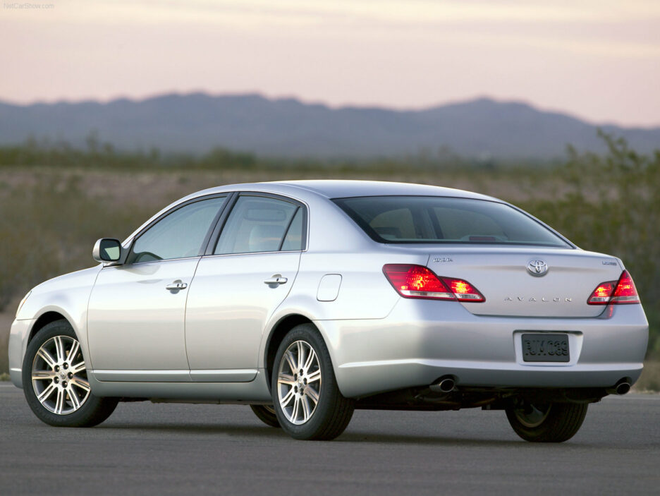 Toyota Avalon terza generazione tre quarti posteriore