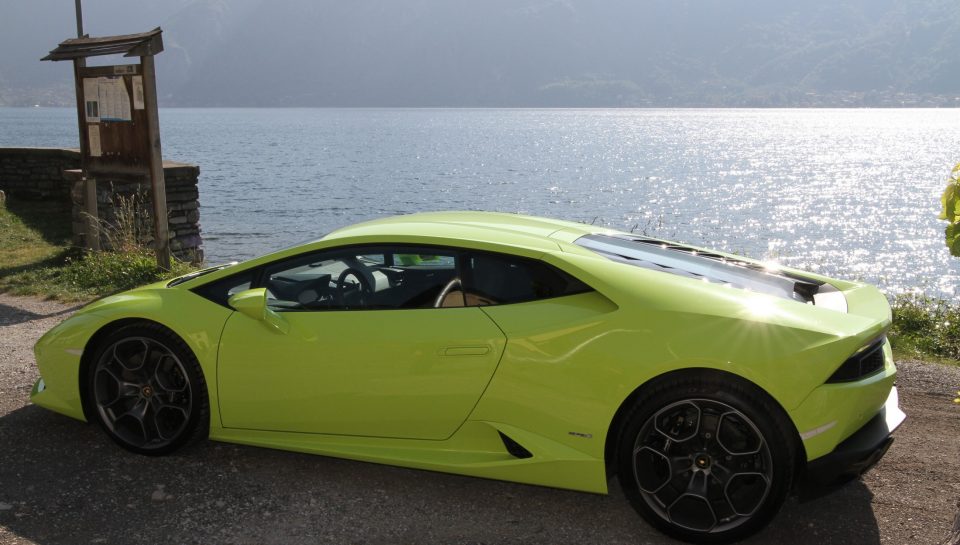 Lamborghini Huracán tre quarti posteriore