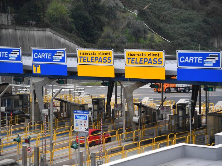 Guidare in auto in Italia – Le regole da seguire Guidare in auto in Italia – Le regole da seguire