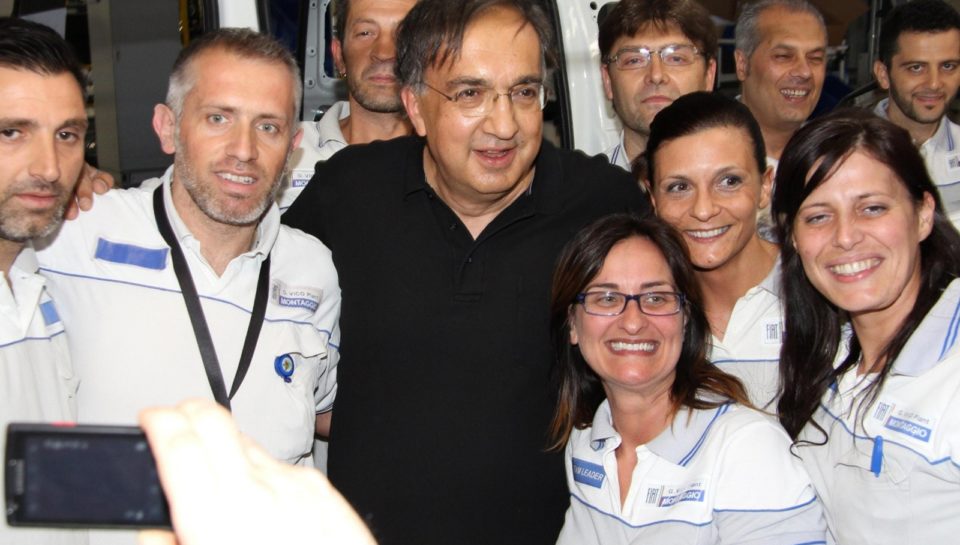 MORTO MARCHIONNE: IN FABBRICA TRA STRETTE DI MANO E CONTESTAZIONI / SPECIALE