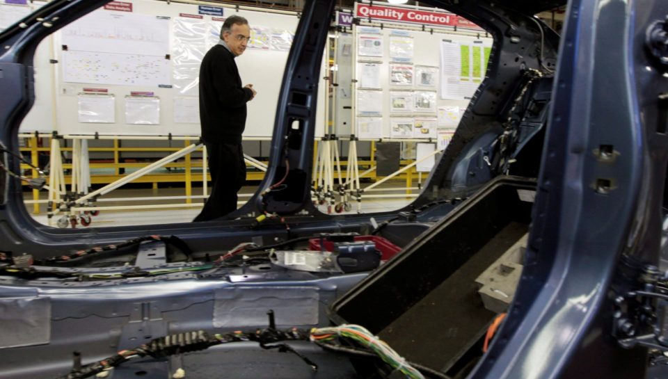 MORTO MARCHIONNE: IN FABBRICA TRA STRETTE DI MANO E CONTESTAZIONI / SPECIALE