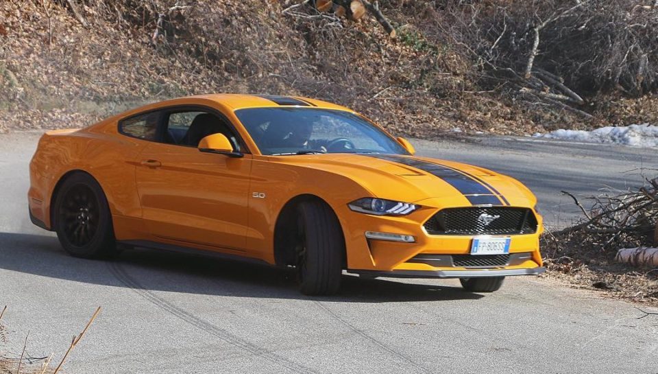 Ford Mustang GT V8 4