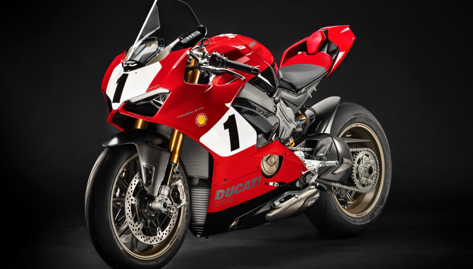 04_Panigale V4 25_ Anniversario 916_studio_UC77835_High