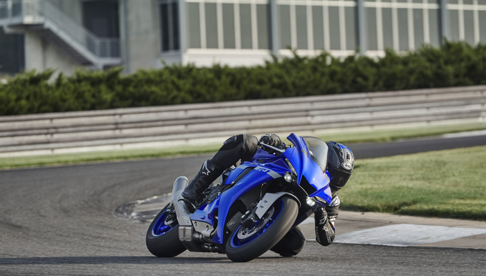 2020_YAM_YZF1000R1_EU_DPBMC_ACT_008-70523