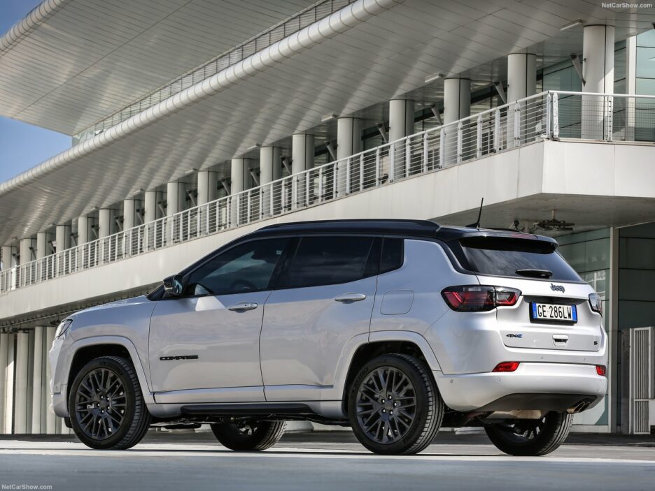 Jeep Compass tre quarti posteriore