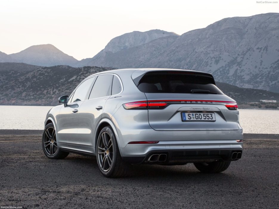 Porsche Cayenne tre quarti posteriore