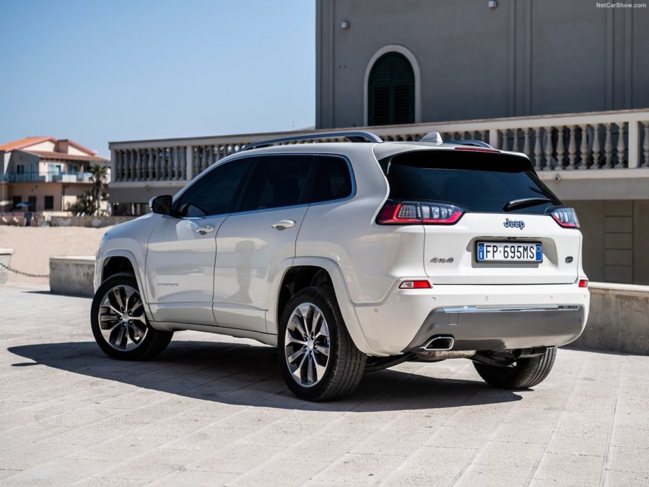 Jeep Cherokee quinta generazione restyling tre quarti posteriore