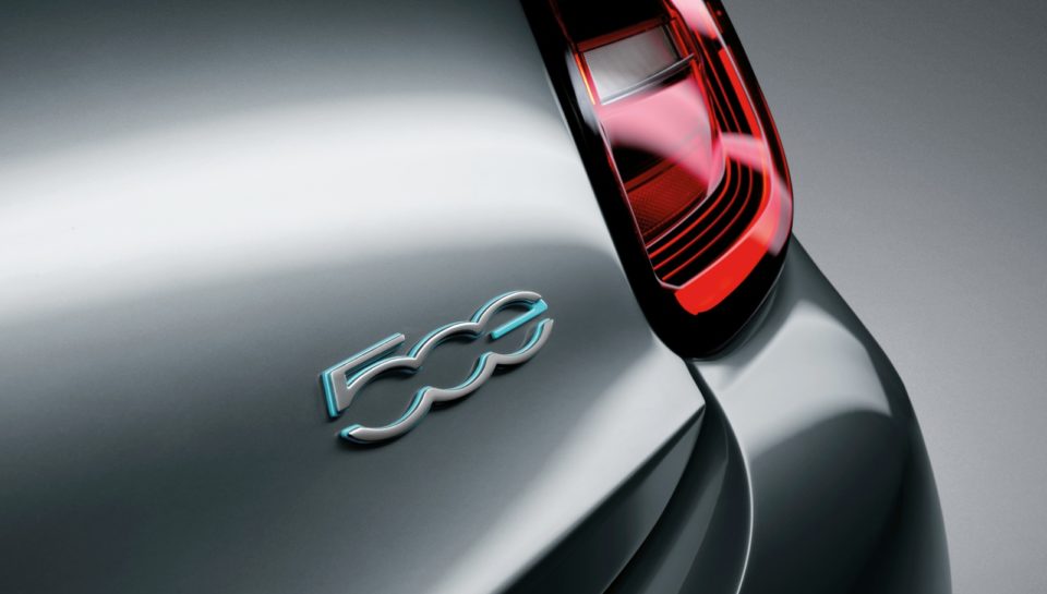 Fiat 500 Cabrio elettrica La Prima logo 500e