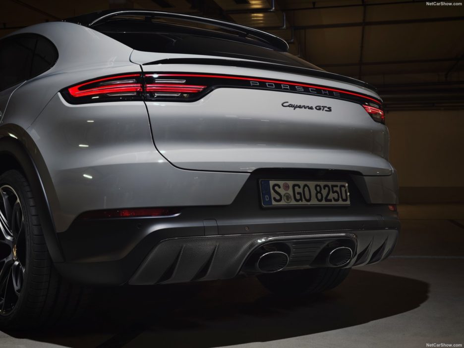 Porsche Cayenne Coupé GTS dettaglio posteriore