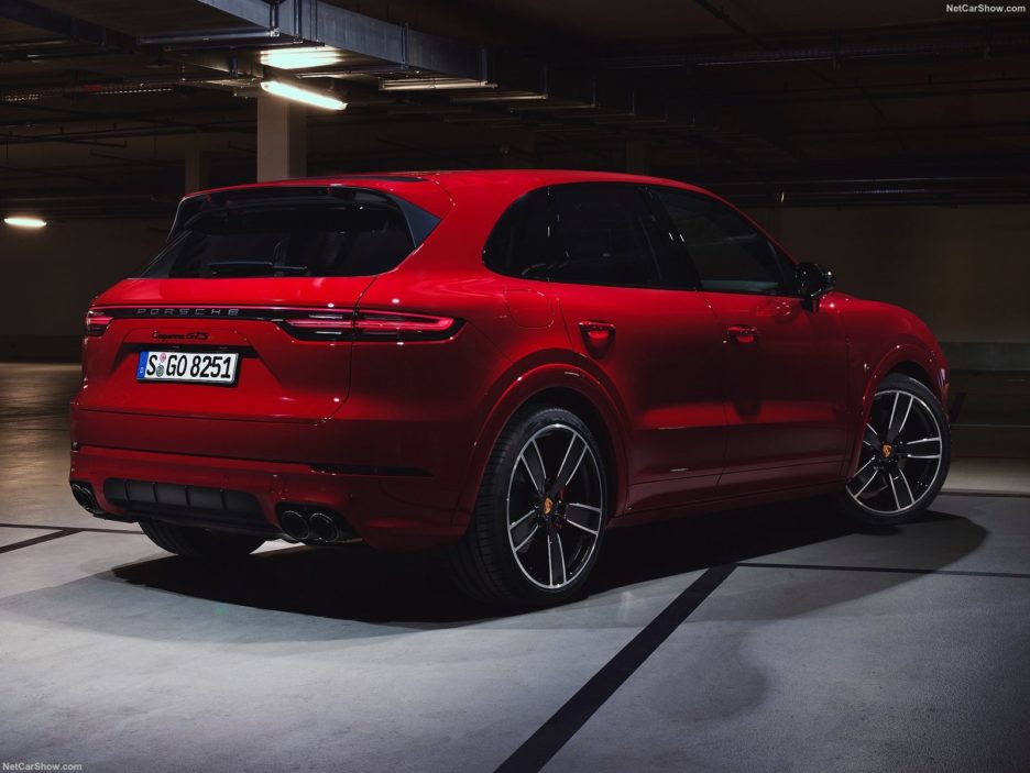 Porsche Cayenne GTS tre quarti posteriore