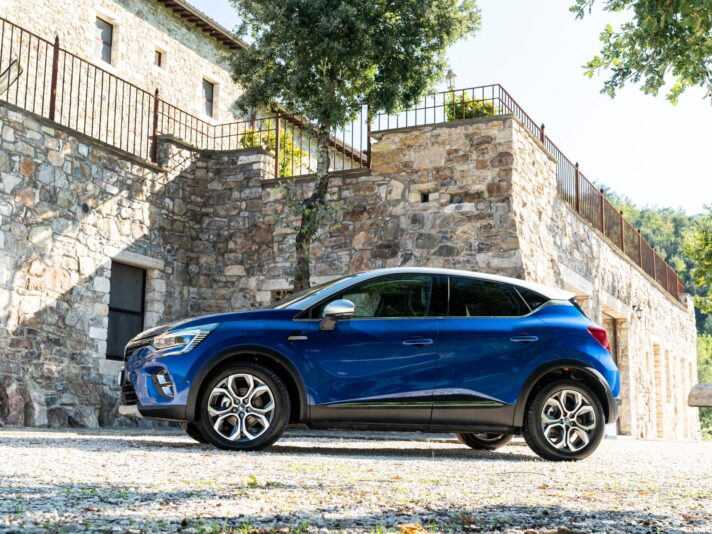 Renault Captur Plug-in Hybrid: ibrida alla spina democratica Renault Captur Plug-in Hybrid: ibrida alla spina democratica