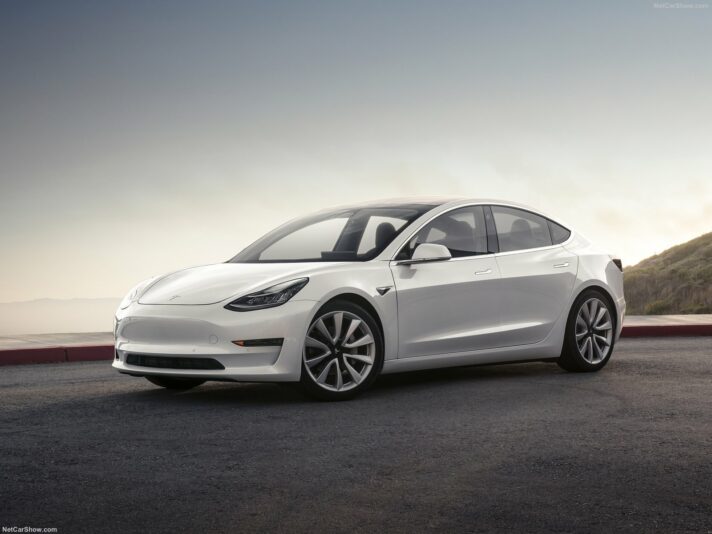 Tesla Model 3: la tecnologia sigla per sigla Tesla Model 3: la tecnologia sigla per sigla