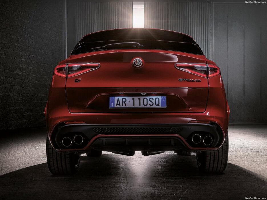 Alfa Romeo Stelvio Quadrifoglio coda