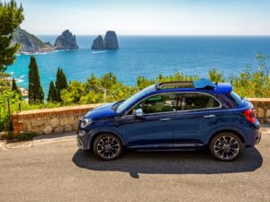 Fiat 500X Yachting: il tetto apribile in tela per la piccola SUV più amata Fiat 500X Yachting: il tetto apribile in tela per la piccola SUV più amata