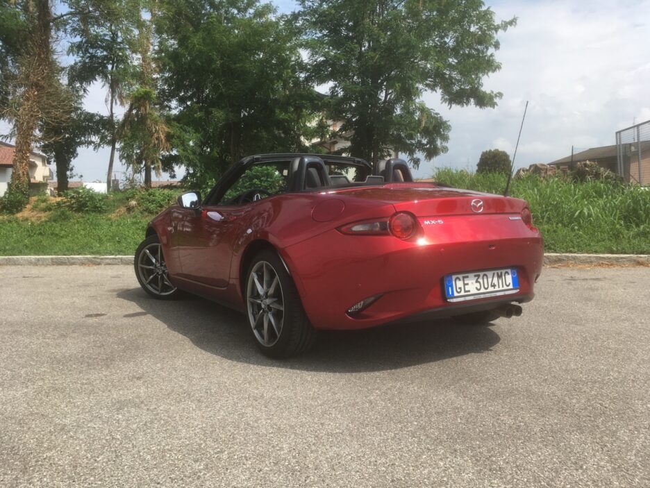 Mazda MX-5 coda aperta