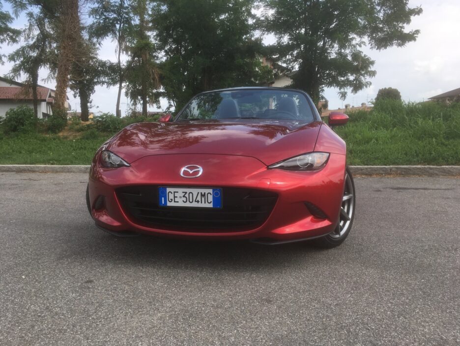 Mazda MX-5 frontale aperta