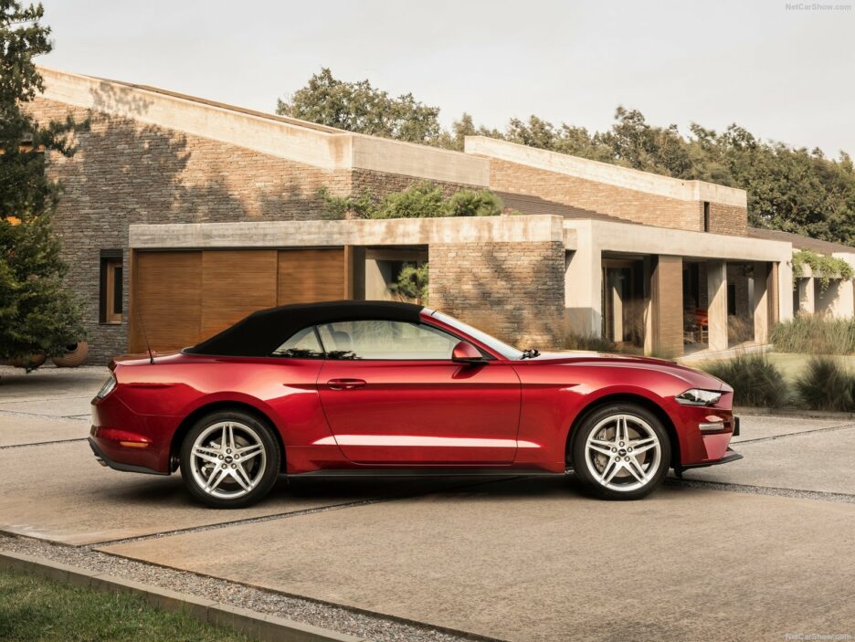 Ford Mustang Convertible profilo chiusa