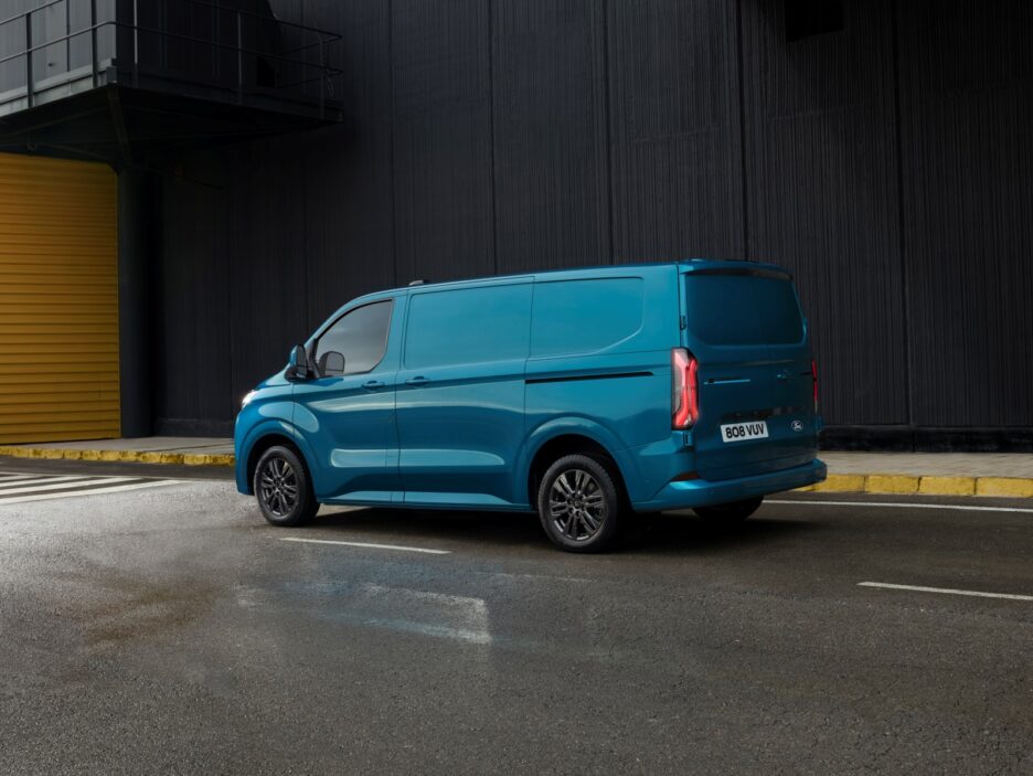 Ford e-Transit Custom tre quarti posteriore